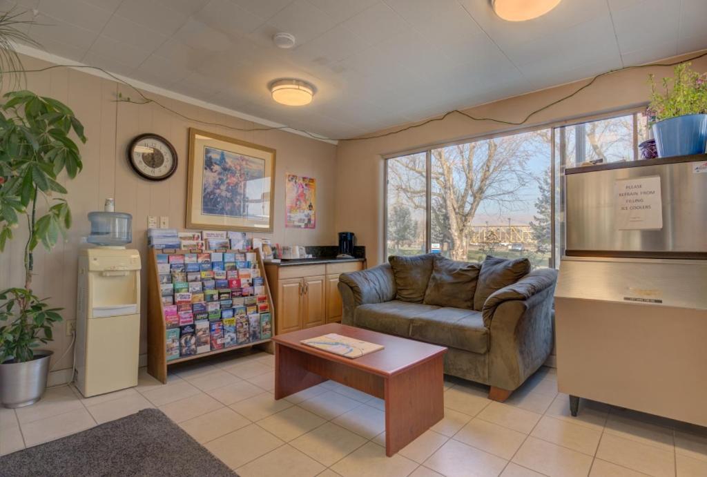 Travelodge By Wyndham The Dalles Bagian luar foto